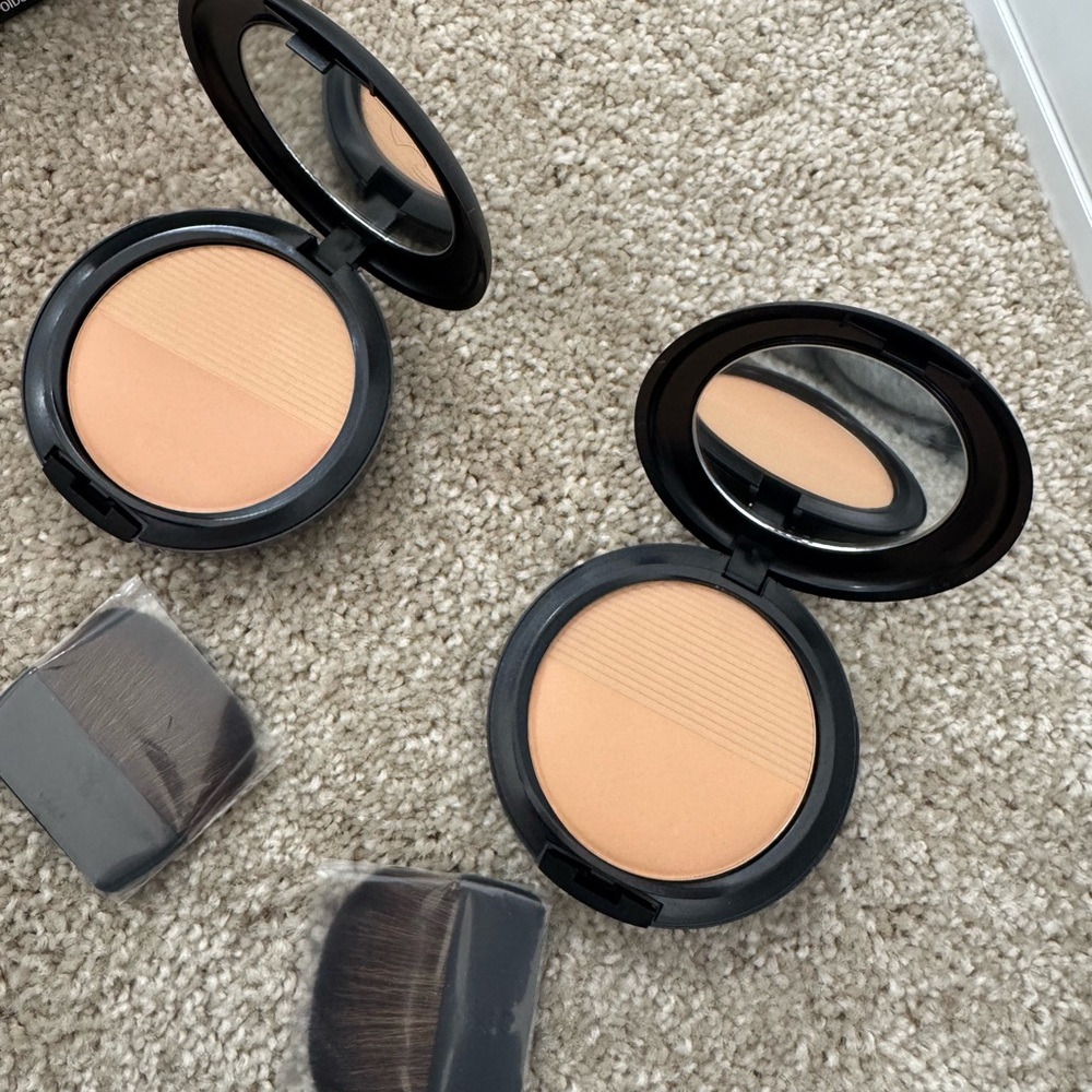 MAC Cosmetics Waterweight pressed powder (DISCONTINUED) - Picture 3 of 3